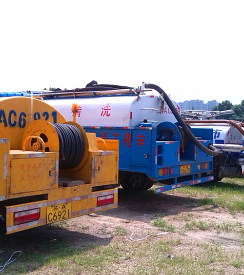高壓清洗、吸污設(shè)備車(chē)
